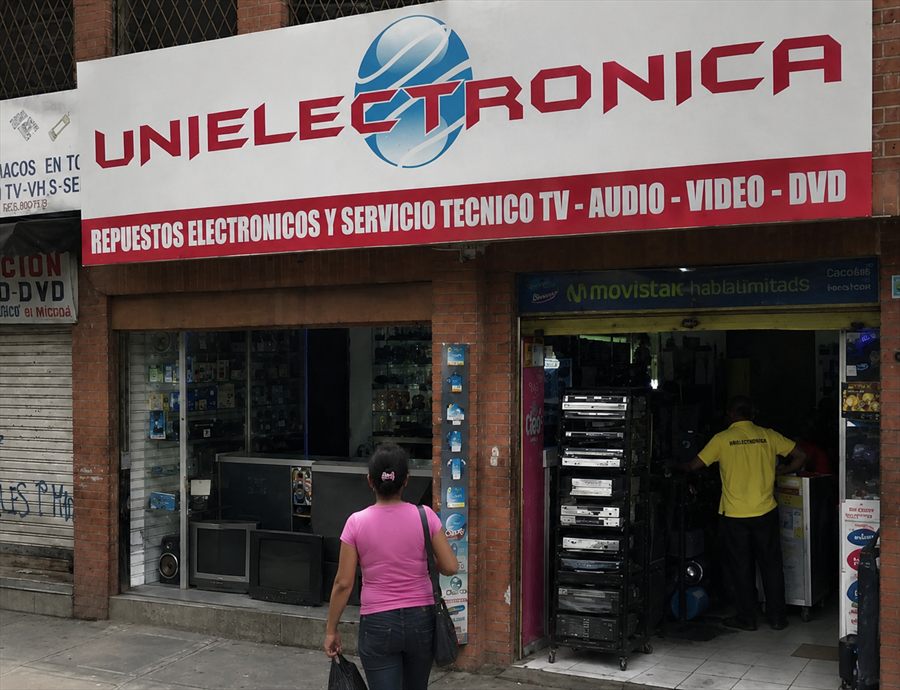 Foto histórica de Uni Electrónica